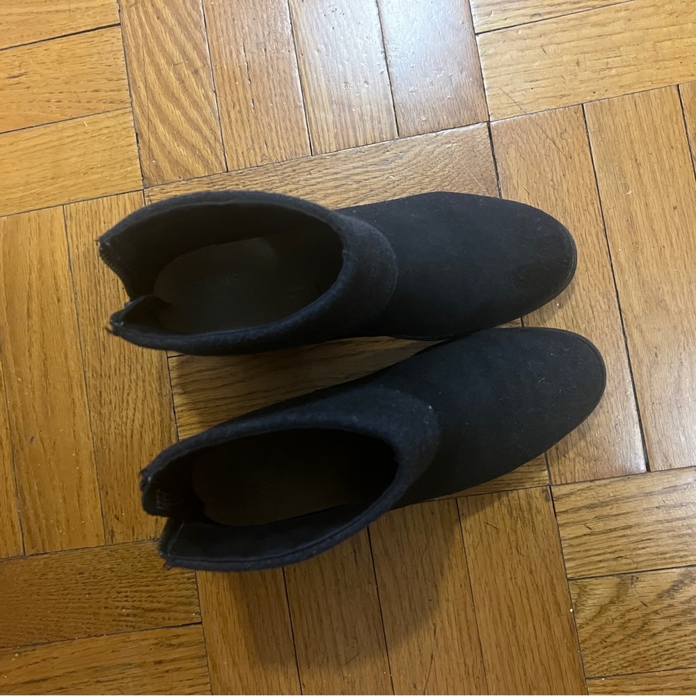 grey/black toms booties. gently worn. good condition.
